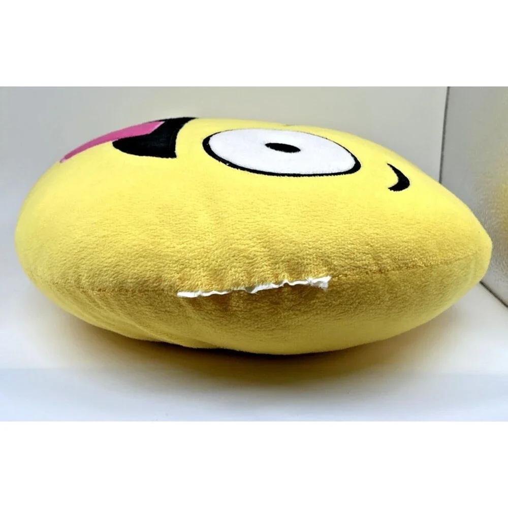 Unbranded yellow emoji
